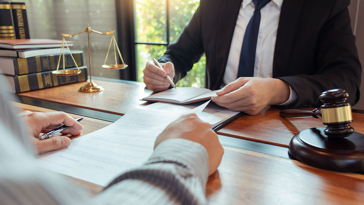 Read more about the article How to Choose the Best Lawyers in Bracknell for Your Case