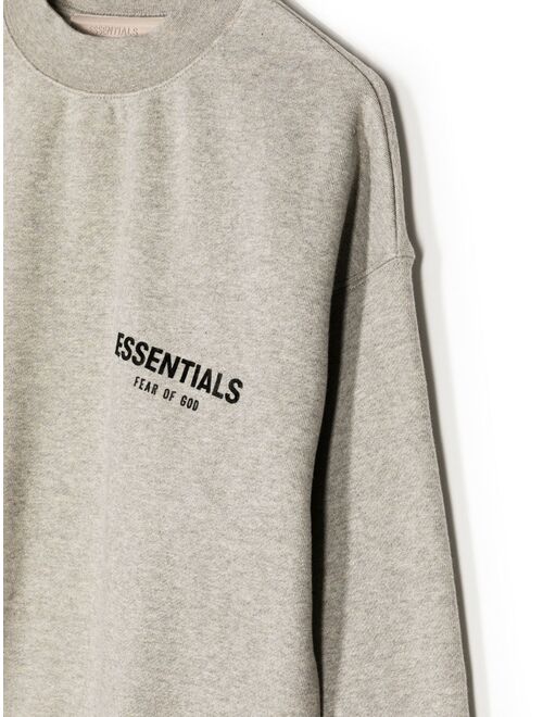 Read more about the article Essentials Collection: Minimalist Fashion That Speaks Loudly