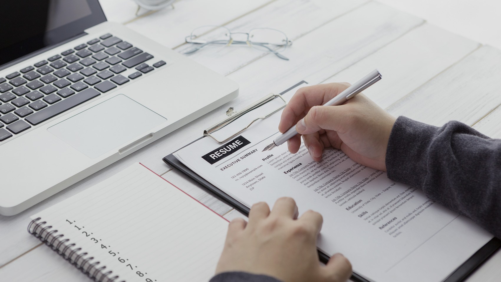 You are currently viewing How To Avoid Scams When Hiring An Essay Writing Service In The UAE?