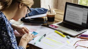 Read more about the article How UK Review Sites Help Students Find Trusted Thesis Writing Services