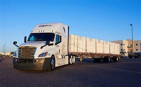 You are currently viewing Dry Van Trucking: How It Powers Freight Movement Across the USA