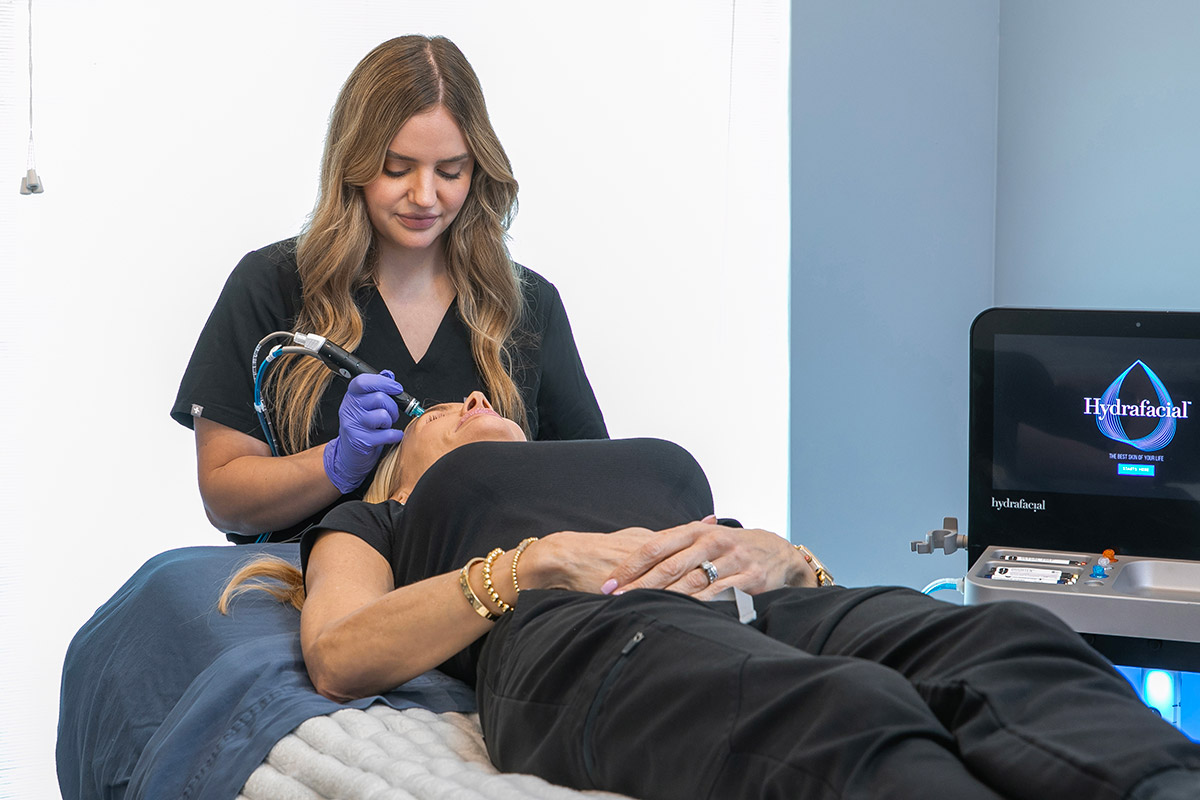 You are currently viewing What Is A HydraFacial And Why It’s So Popular In Scottsdale Skin Clinics