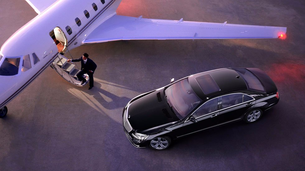 Read more about the article How Executive Travelers Save Time With Luxury Airport Transportation