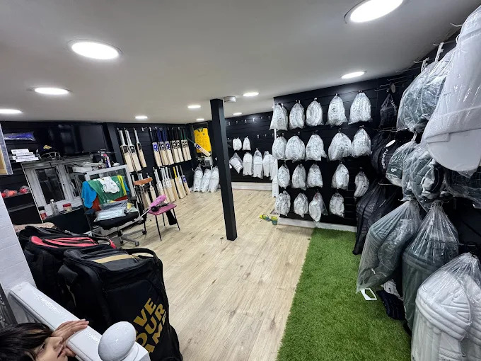 You are currently viewing Modern vs Traditional Cricket Gear Design