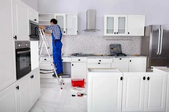 Read more about the article What Homeowners Should Know Before Starting A Full Kitchen Transformation