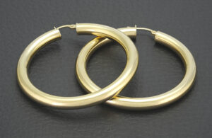 Read more about the article Are Gold Hoop Earrings Still the Perfect Jewelry Choice for Every Occasion?