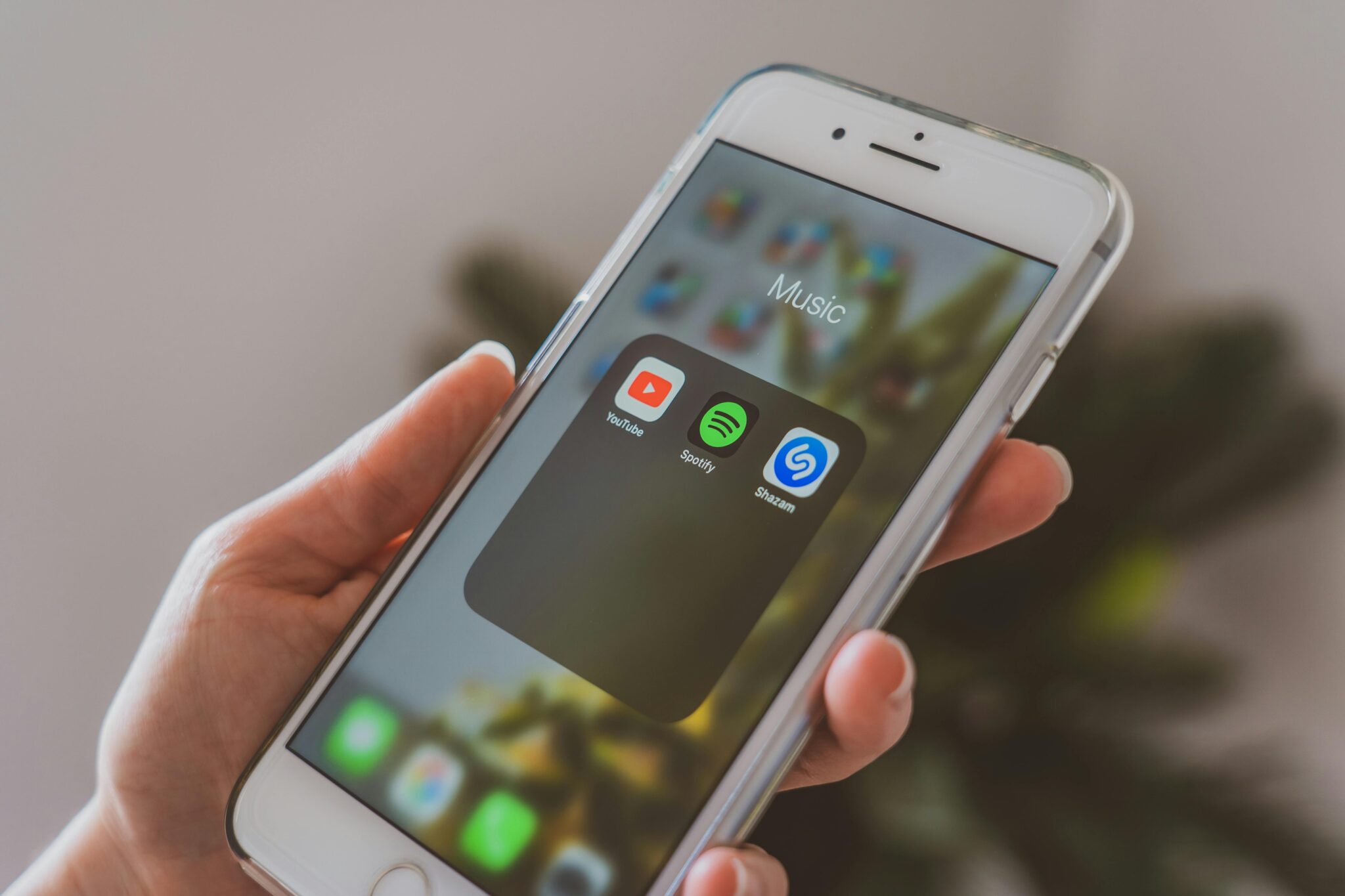 You are currently viewing Why Regular Phone Maintenance Helps Avoid Expensive Repairs