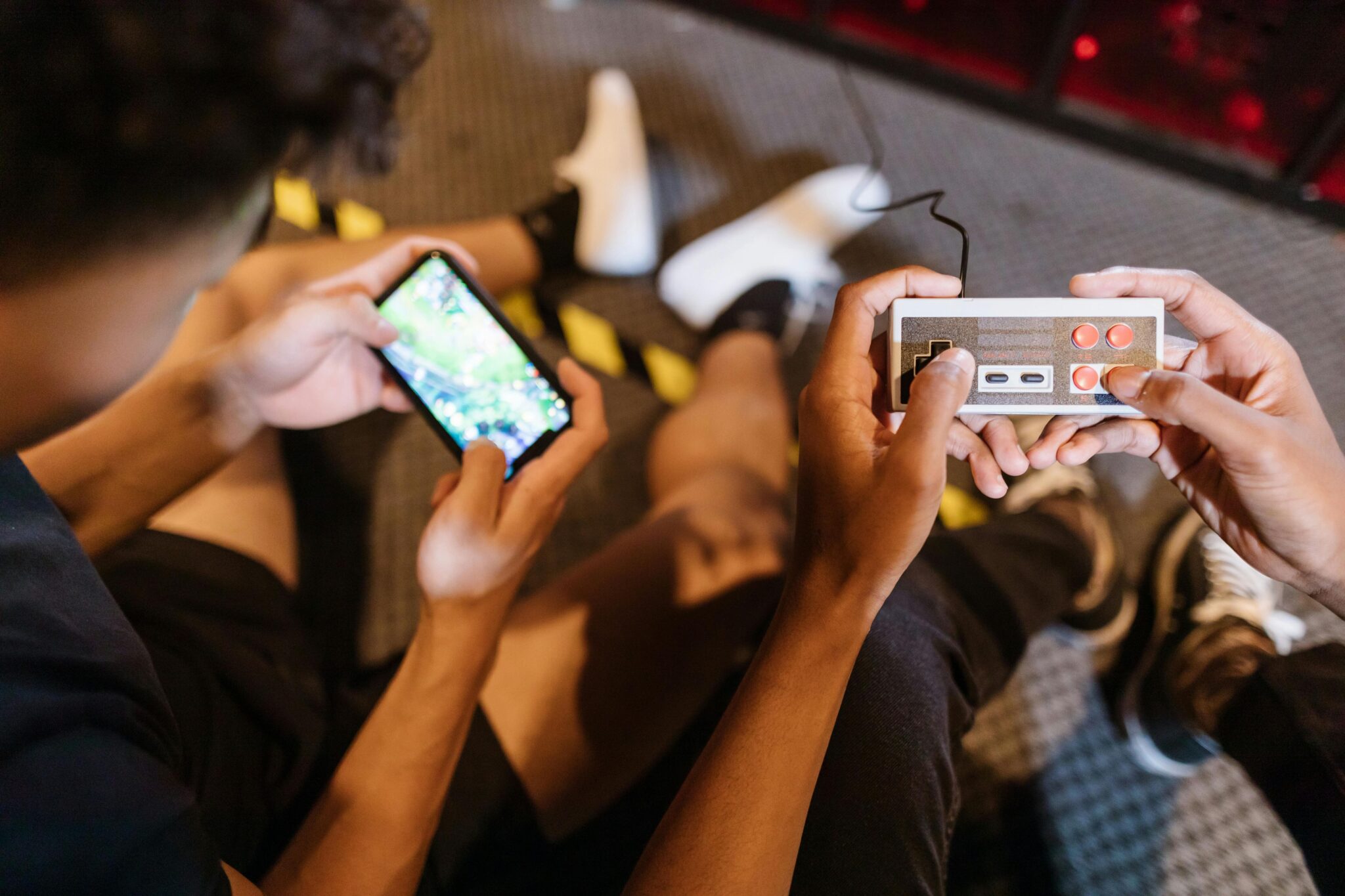 You are currently viewing The Evolution of Digital Card Games: From Physical Tables to Mobile Platforms