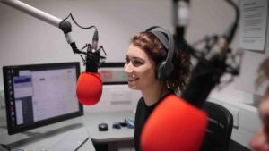 Read more about the article How a Strong Brand Identity Complements Radio Advertising in the UAE Market?