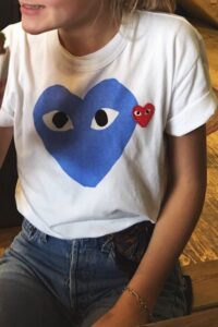 Read more about the article CDG T-Shirts: A Distinct Article From Every Other Logo Tee in Streetwear