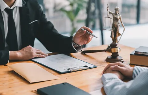 You are currently viewing Advokat företagsöverlåtelse: Din strategiska partner vid köp och försäljning av bolag