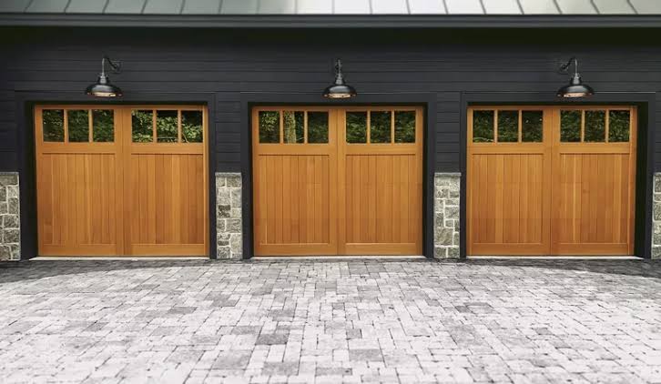 Read more about the article Expert Garage Door Track Repair Phoenix AZ by Farnsworth Garage: Fix Misalignment and Damage