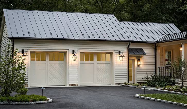 You are currently viewing Affordable New Garage Doors Phoenix AZ by Farnsworth Garage: Boost Curb Appeal and Security