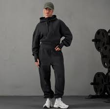 Read more about the article Essentials Tracksuit: The Ultimate Guide to Premium UK Streetwear in 2026
