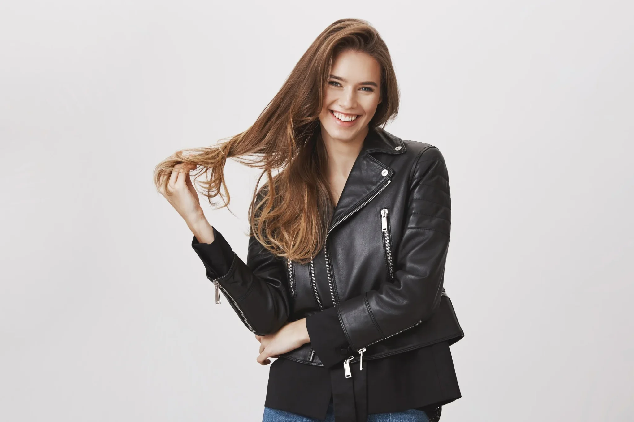 You are currently viewing How do leather jackets age, and do they improve with wear?