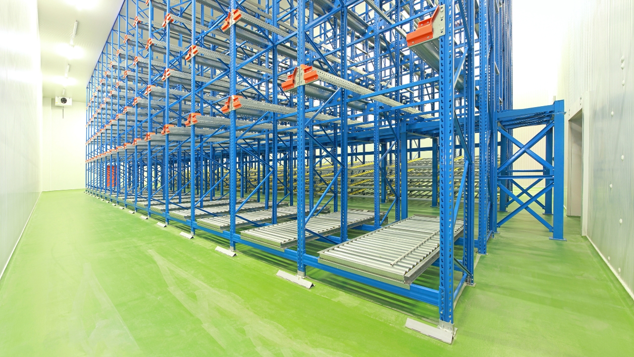 Read more about the article How to Determine If Your Warehouse Needs a Mezzanine Rack