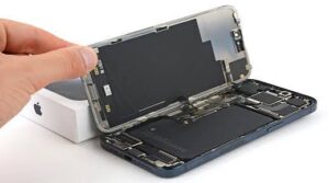 Read more about the article Complete iPhone Repair Guide for Customers of iRepair Experts