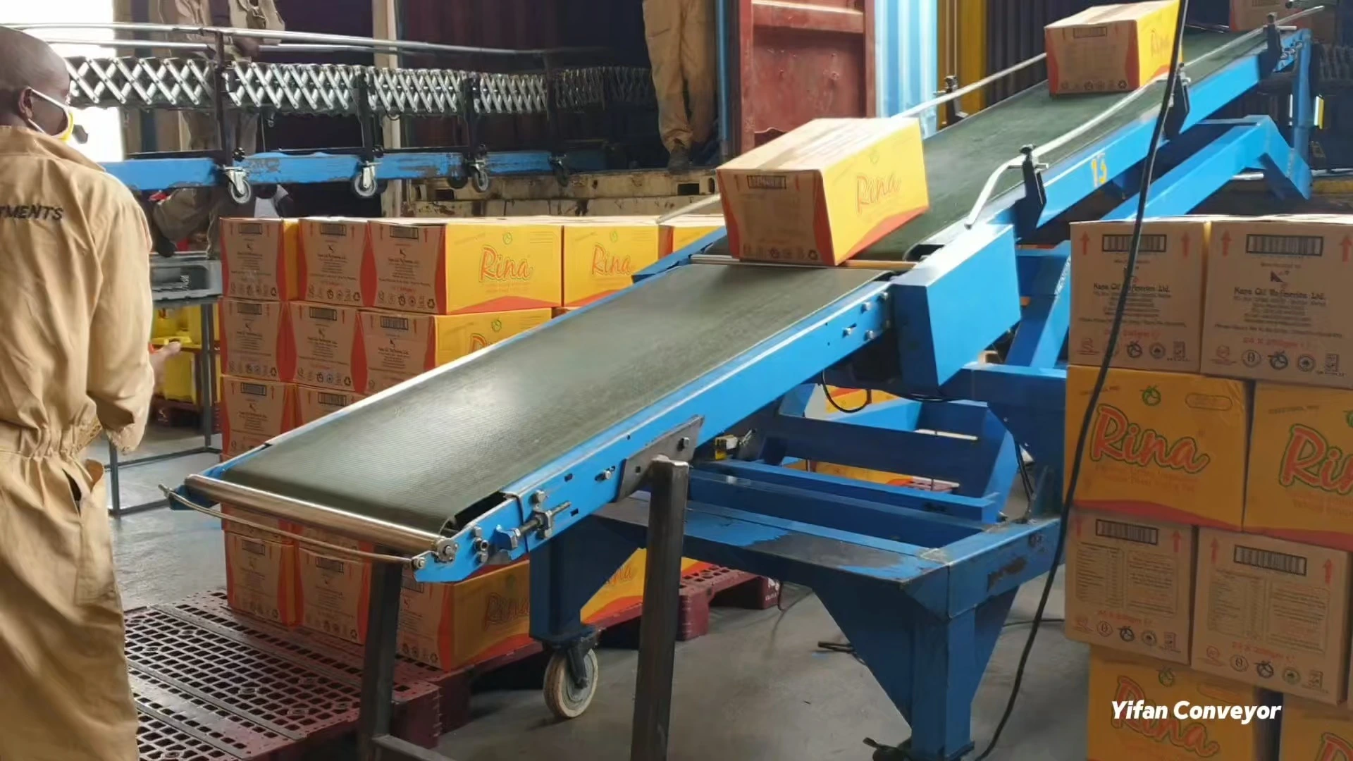 You are currently viewing YiFan Conveyor Truck Loading Conveyor: The Secret to Faster Turnaround Times in Logistics