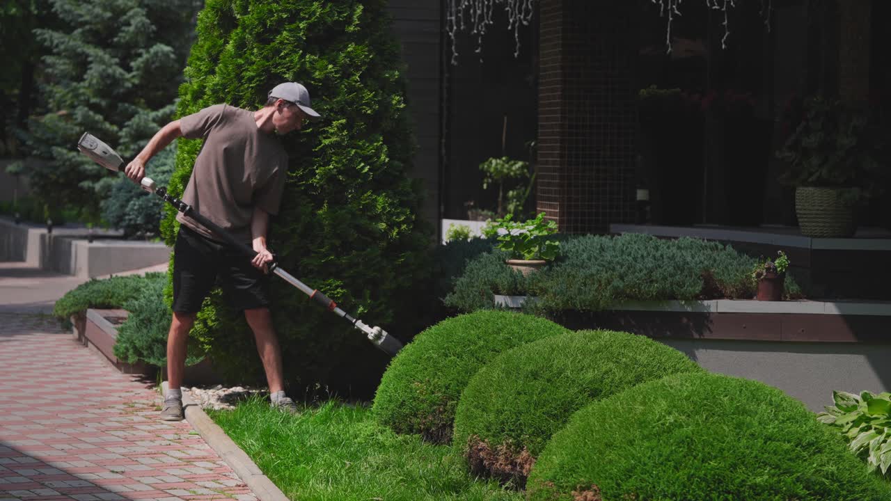 You are currently viewing How Professional Lawn Dethatching Keeps Darwin Properties Looking Their Best