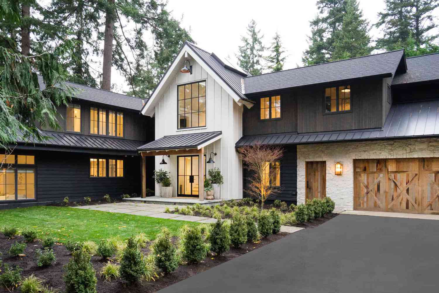 You are currently viewing Exterior Paint Color Trends That Can Boost Your Home’s Curb Appeal