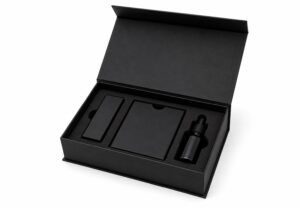 Read more about the article Elegant Magnetic Rigid Boxes With Fabric Inserts