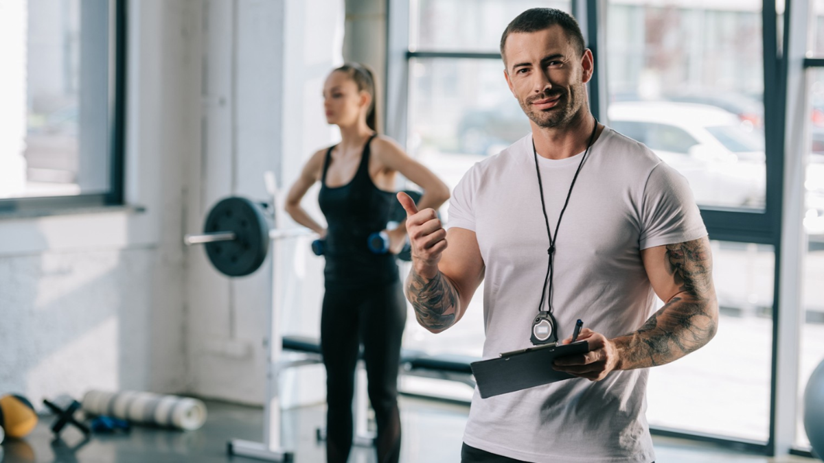 You are currently viewing How to Choose the Right Fitness Coach for Your Goals