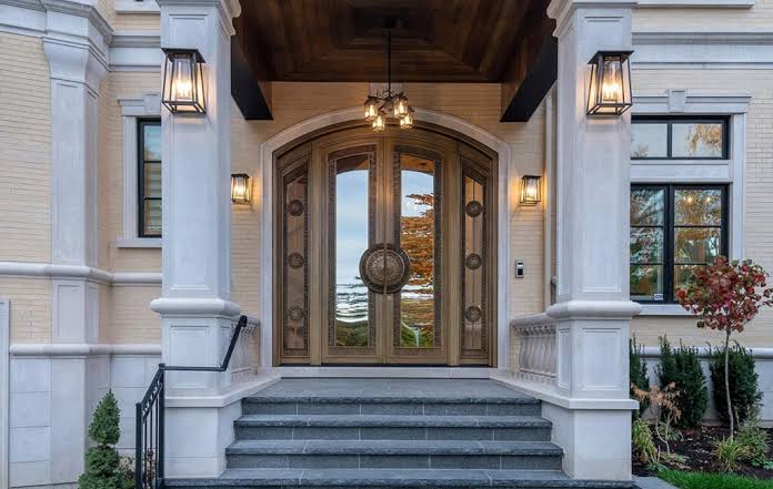You are currently viewing What Makes Luxury Doors Different from Standard Doors?