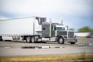 Read more about the article Understanding Dry Van Loads in the Modern Freight Industry