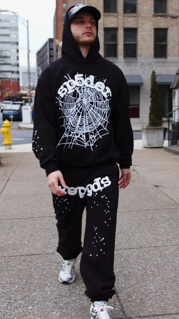 You are currently viewing Why Streetwear Fans Prefer Distinctive Hoodie Designs